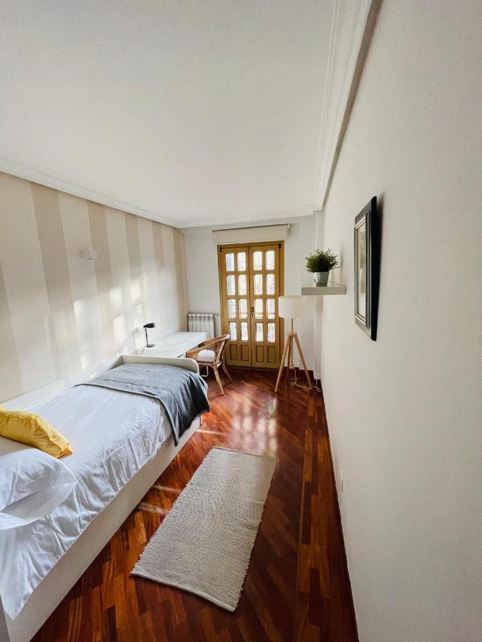 Atico Al Lado Del Ayuntamiento Apartment Oviedo Exterior foto